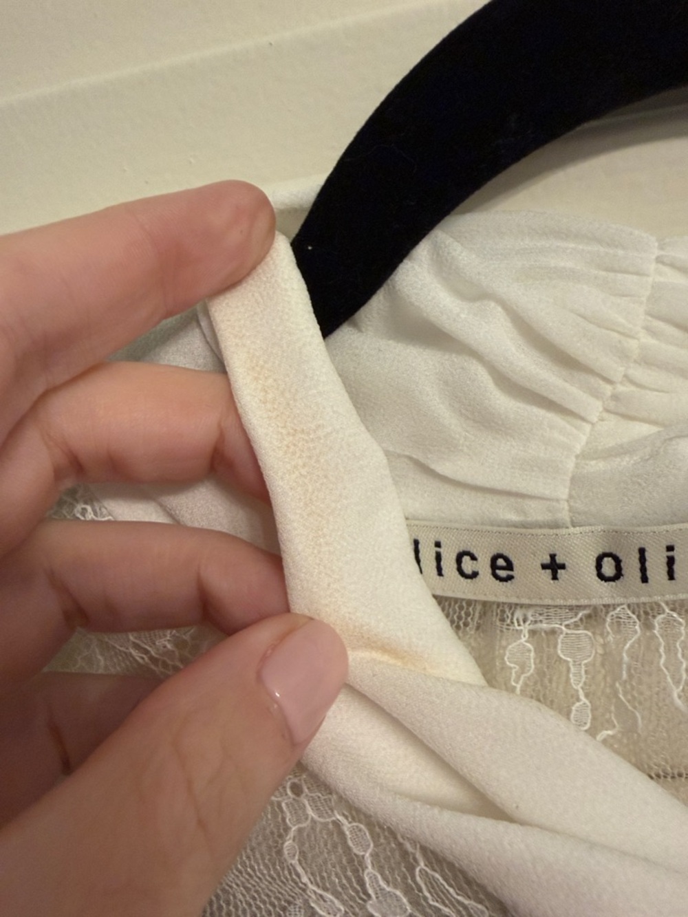 Alice + Olivia Talulah Ruffled Sleeve Bow Tie Neck White Lace Blouse Size Large - Picture 7 of 8